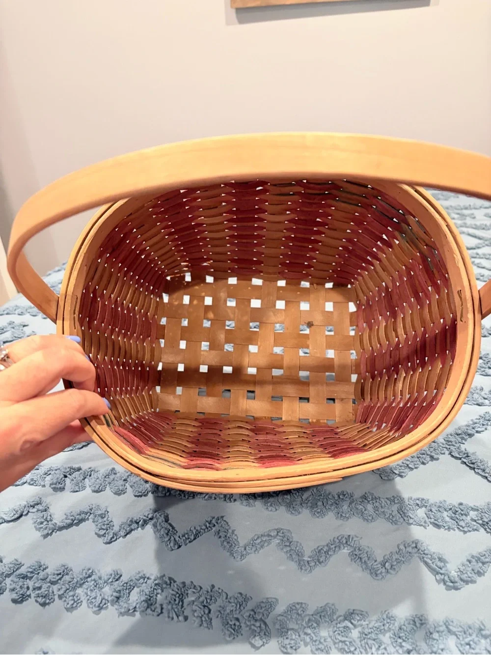 Source Unknown Red, Tan, Blue Woven Picnic Basket with Handle